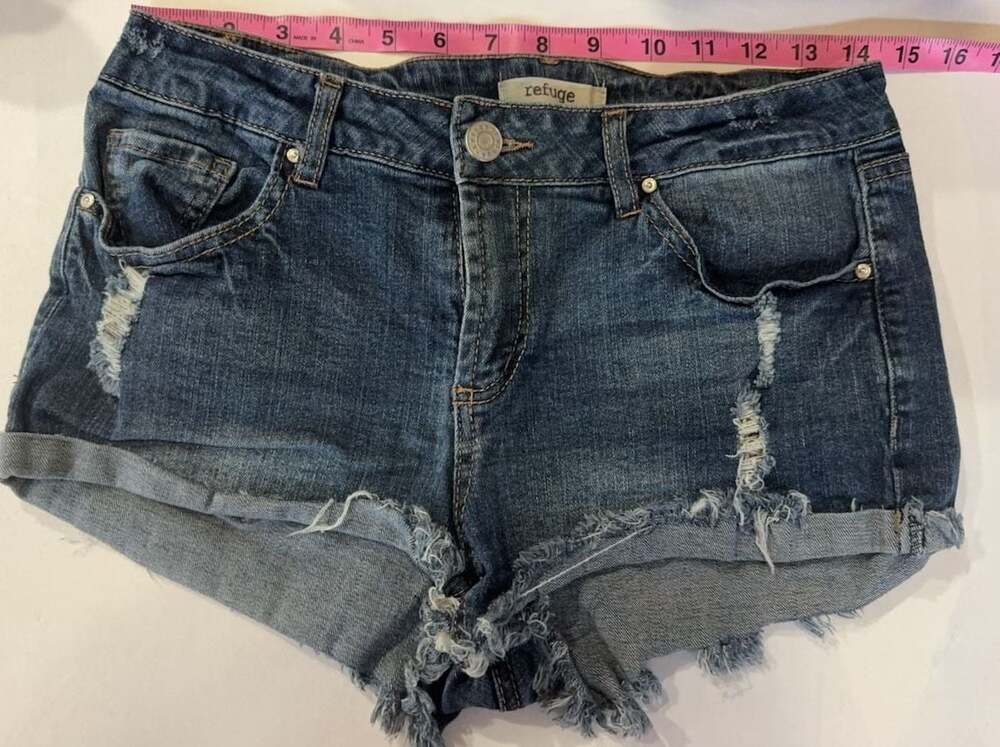 #173 Refuge Distressed Denim Cutoff Shorts Size 6